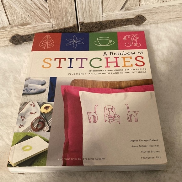 2009 A Rainbow Of Stitches Paperback Book - Picture 1 of 15